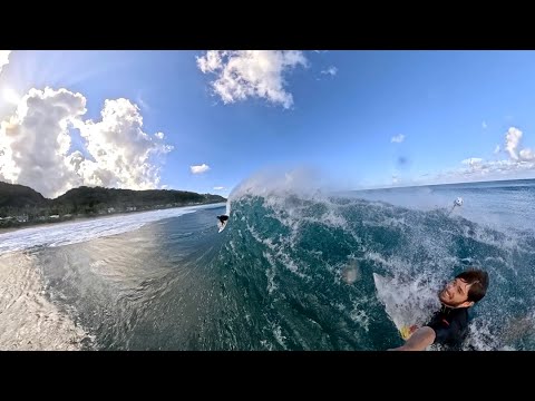 Видео: Братья Флоренции плывут к трубопроводу и возвращаются обратно — 15 октября 2025 г.