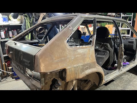 Видео: Восстанавливаем ВАЗ 2109. Замена заднего крыла. 3 серия.