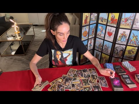 Видео: ОВЕН: Обожаю гадать на картах Таро. Что чувствует ваш избранник, что дальше?