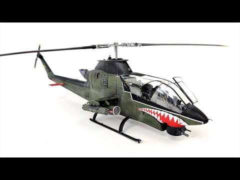 Видео: Американский ударный вертолет AH-1G Cobra (поздний) от компании ICM в масштабе 1:32