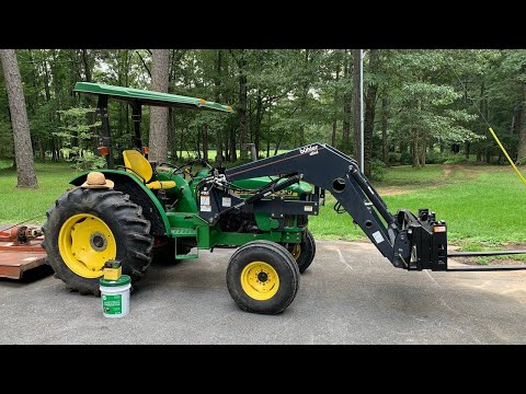 Видео: Обслуживание гидравлического масла трактора John Deere 5310