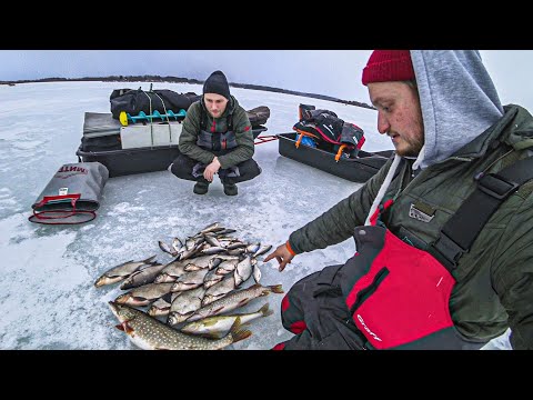 Видео: ТАКОГО УТРА МЫ НЕ ОЖИДАЛИ! ПРОВЕЛИ СУТКИ НА ЛЬДУ В ПАЛАТКЕ С ПЕЧКОЙ. ЗИМНЯЯ РЫБАЛКА 2022.