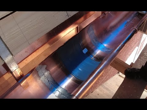Видео: Медная кровля! Пайка компенсатора в медную водосточную систему! Часть 7!  Soldering  (compensator)
