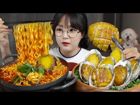 Видео: Ешьте рамен с морским ушком и морское ушко на гриле | Mukbang ASMR