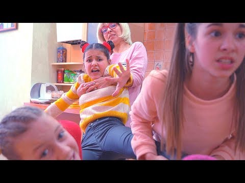Видео: Детей НЕ ПУСКАЮТ ГУЛЯТЬ-Подруги ЗАКРЫЛИ Тетю в ШКАФУ