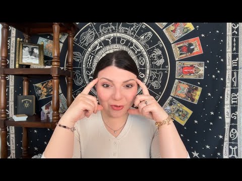 Видео: Скучает ли он по вам? Таро Юлия Петрова