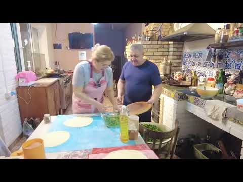 Видео: 🤦 ♀️ЛУЧШЕ БЫ Я РАСКАТАЛА ТЕСТО В ДВА МЕТРА 😍ЛЮДК, а ЛЮДК    ГЛЯНЬ, ЧТО ДЕЛАЕТСЯ ТО😂