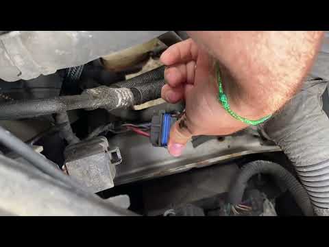 Видео: Как заменить реле вентилятора на Dodge Grand Caravan | Вентилятор не включается #сделайсам #перег...