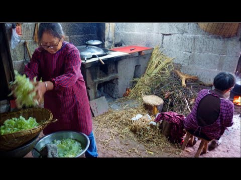 Видео: Примитивная китайская жизнь в забытой деревне, традиционные рецепты картофеля в Каменном доме