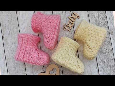 Видео: Бесшовные пинетки с узором вязаные спицами/baby booties knitting