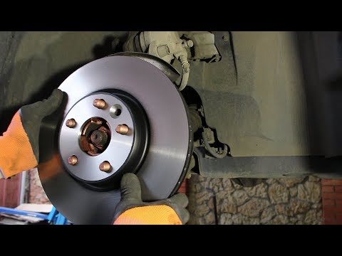 Видео: Замена передних тормозных дисков и колодок на Range Rover Evoque 2,2 Ленд Ровер Эвок 2012 года