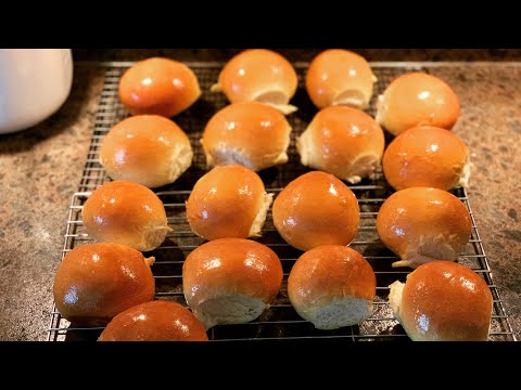 Видео: Мягкие булочки с маслом для праздничного стола ~ The Kneady Homesteader