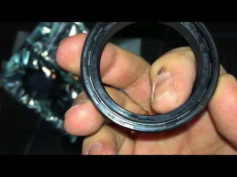 Видео: Yamaha XJR 1200 ремонт после ДТП ч.1 (китайские пыльники и сальники)