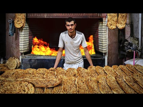 Видео: Выпечка берберского хлеба в Иране | Иранская выпечка хлеба | Пекущийся хлеб