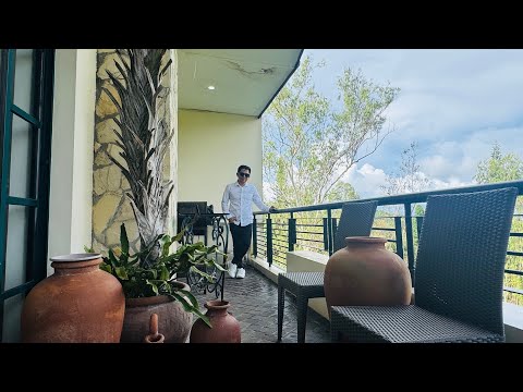 Видео: ДОМ НА ВЕРШИНЕ ХОЛМА ТАГАЙТАЙ | ТУР ПО ДОМУ F48