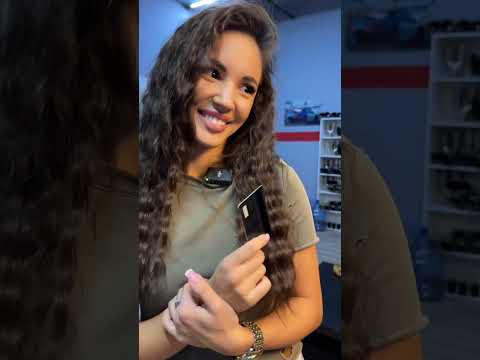 Видео: Блондинка в автосервисе