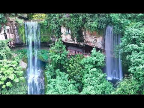Видео: 90-летняя бабушка живет одна в пещере Водяной Завесы, живя в гармонии с миром.