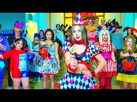 Видео: Недеља вештица - кловн Дајана! Авантура почиње! Недеља Ноћ вештица - девојка кловн!