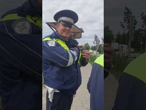 Видео: ГАИ Севастополя заталкивает в машину для составления протокола. Часть 1