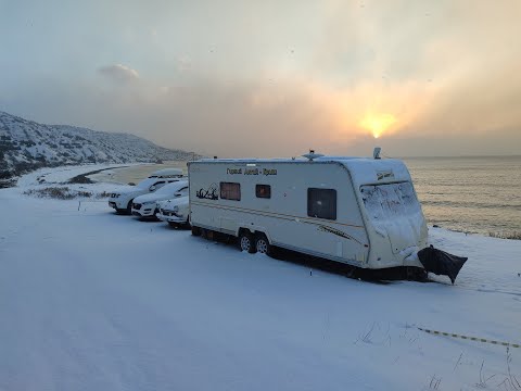 Видео: 104 ч.  Жизнь в караване у моря