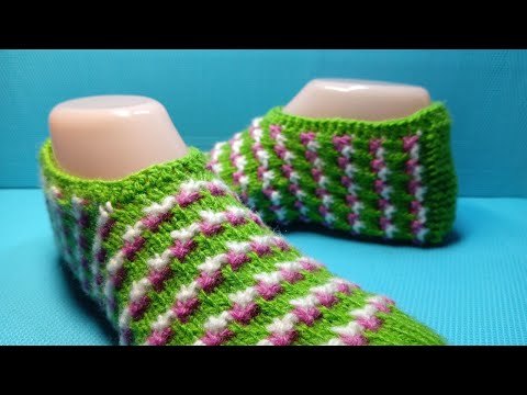 Видео: #928 🌟ТАПОЧКИ СПИЦАМИ ОТ МЫСКА / ЯРКИЕ СЛЕДКИ ДЛЯ ДОМА ✴️