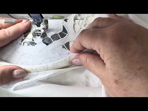 Видео: А руки помнят! Салфетка с вышивкой #ришелье . #Richelieuembroidery
