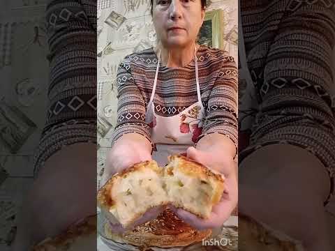 Видео: Пухкий,як вологий бісквіт ,простий в приготуванні, і бюджетний пиріг,з халвою і варенням.