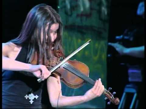 Видео: Васко Кръпката - Кучето на крайния квартал (live)