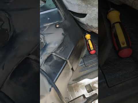 Видео: Как добраться до поплавка уровня бензина в баке на Mitsubishi Pajero/Montero 3-4.