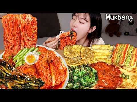 Видео: Горячая и сладкая лапша, различные корейские блины (кимчи, картофель, грибы, говядина, чив)MUKBANG