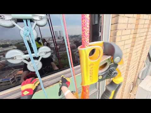 Видео: Замена остекления в Москве | ПромАльп и работа на советском здании