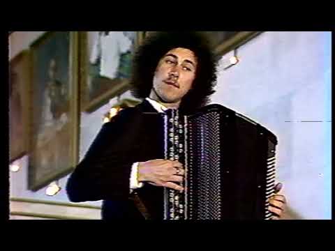 Видео: Рөстәм Вәлиев уйный / играет Рустем Валеев (баян)