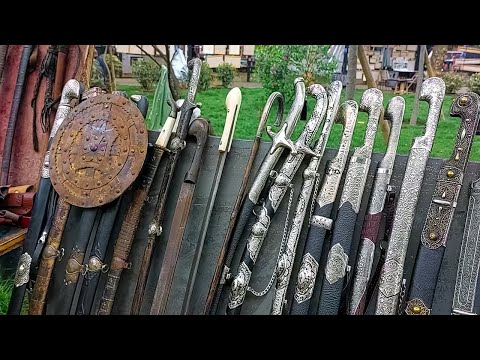 Видео: Блошиный рынок в ТБИЛИСИ - немецкие старые вещи, Кавказское Холодное Оружие и ножи