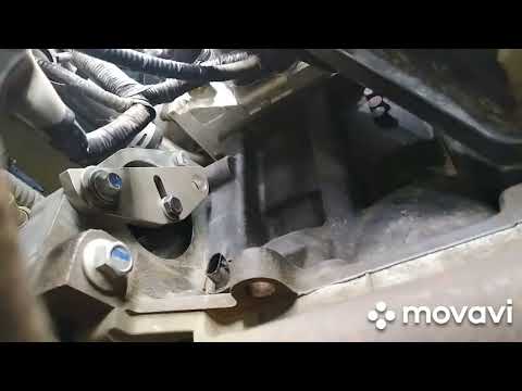 Видео: Zotye T600 замена ремня масляного насоса. Часть 1.