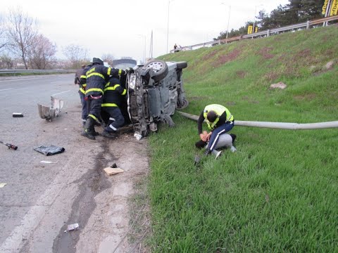 Видео: Зрелищна катастрофа завърши с арест, и двамата водачи са пили