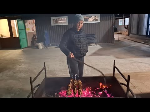 Видео: Вечеря в селі‼️Куб дрів,на три шматки мяса❓️Як скажу так і буде,а у вас❓️