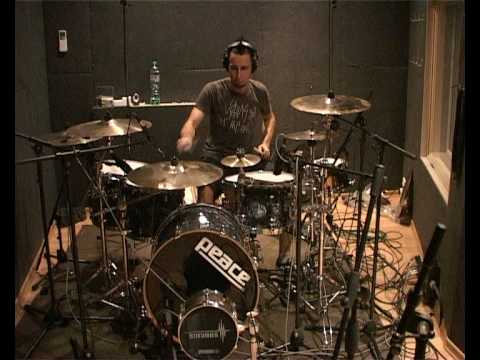 Видео: Radio Чача "Плакаты" барабаны - Михаил Козодаев