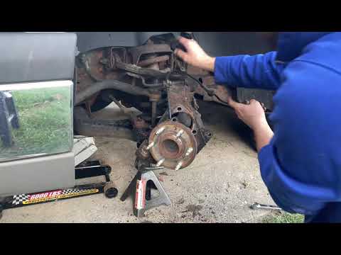 Видео: Замена ступицы переднего колеса 03 Chevy Silverado 2wd