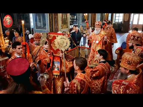 Видео: Архиерейское "Приидите поклонимся" на Божественной литургии