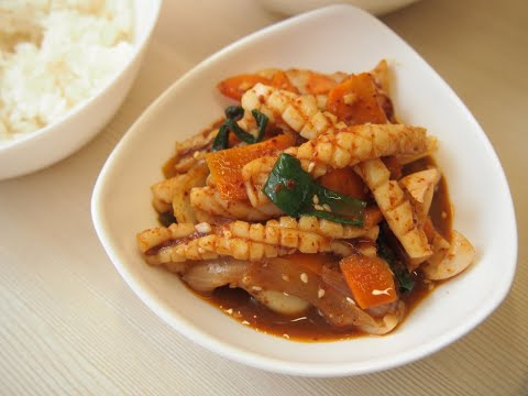 Видео: Традиционная корейская кухня: Оджино поккым (오징어 볶음) или жареный кальмар в остром соусе