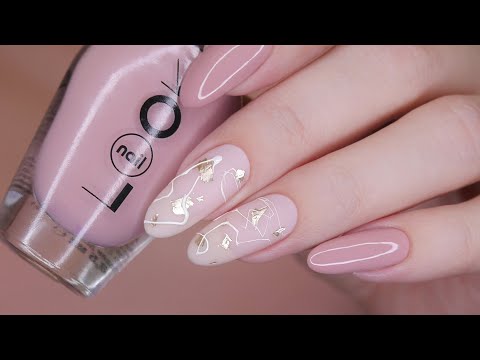 Видео: Нарядный маникюр в нежных тонах, дизайн паутинка, обычный лак