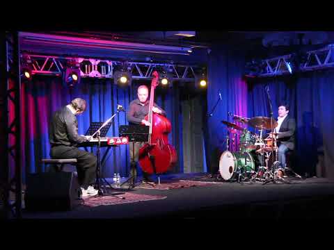 Видео: Концерт-лекция "100 лет рояля в джазе".Cool Jazz.Трио Константина Хазановича.DKRT Н. Н. 30.10.2025Т