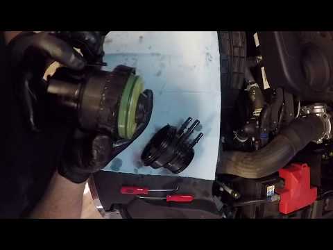 Видео: Замена топливного фильтра для дизельных двигателей Ford Ranger, Mazda BT50, Ford Everest, Ford Wi...