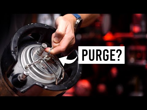 Видео: Оказывает ли очистка бочки заметное влияние на пиво? | exBEERiments