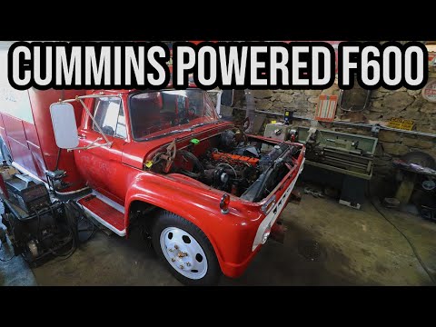 Видео: Установка 12-клапанного двигателя Cummins на наш хот-род-тягач F600 1965 года