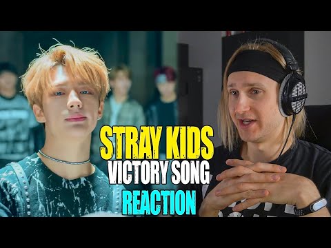 Видео: Stray Kids Victory Song Performance | Проф. звукорежиссер смотрит