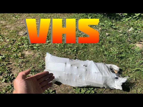 Видео: Нашёл Мешок VHS Кассет на Свалке в Мусоре - Смотрим Что Внутри