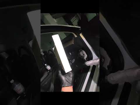 Видео: Замена салонного фильтра Tesla Model3