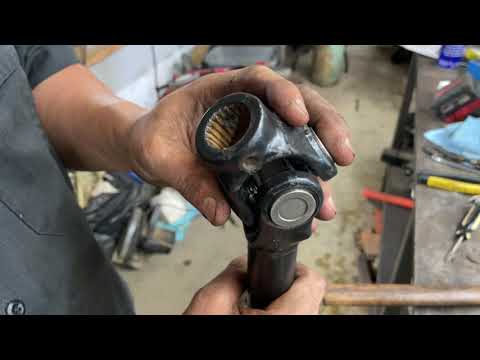 Видео: Polaris RZR 800, 570, 900, 1000, 925, Turbo, как заменить карданные шарниры (U-образные шарниры) ...