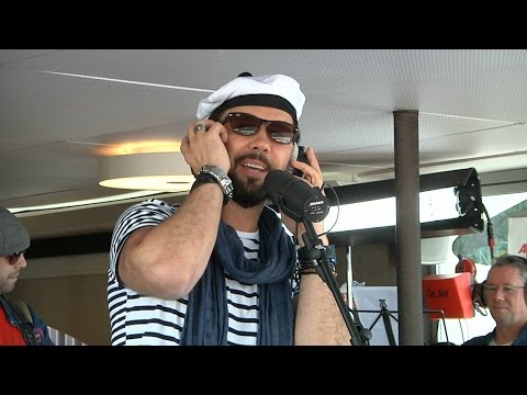 Видео: Денис Клявер - Королева (LIVE @ Авторадио)